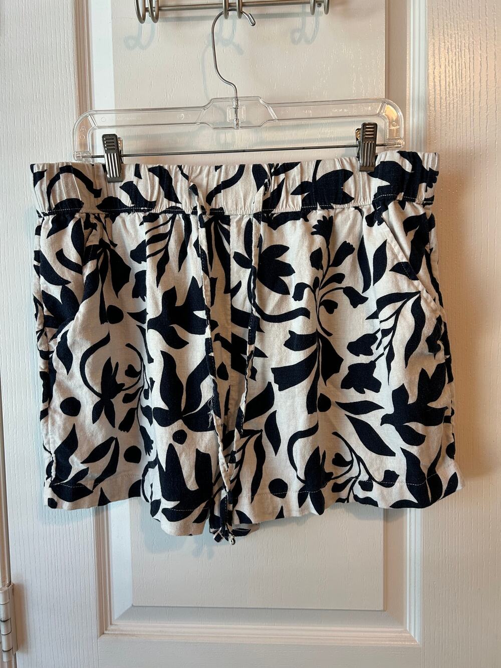 Time and Tru Navy & White Printed Linen Blend Shorts Large